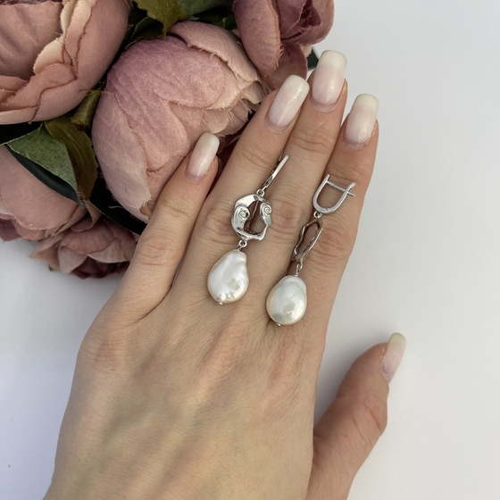 Срібні сережки з перлами бароковими