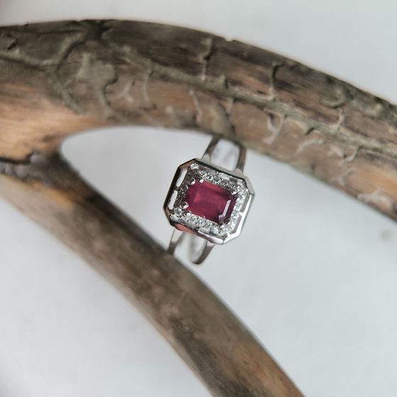 Серебряное кольцо с рубином 1.717ct