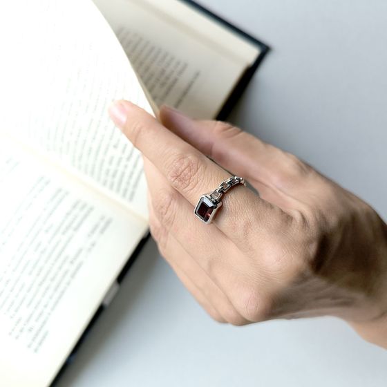 Срібна каблучка з гранатом 1,905 карата