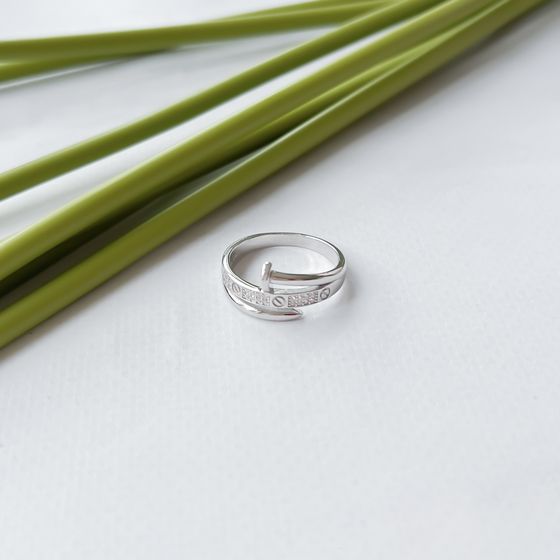 Срібна каблучка з фіанітами