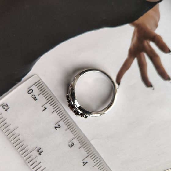 Срібна каблучка з гранатом 0.883ct