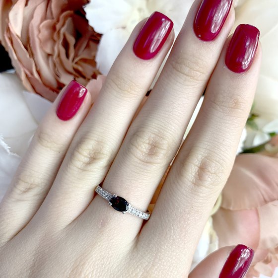 Срібна каблучка з гранатом 0,66 карата