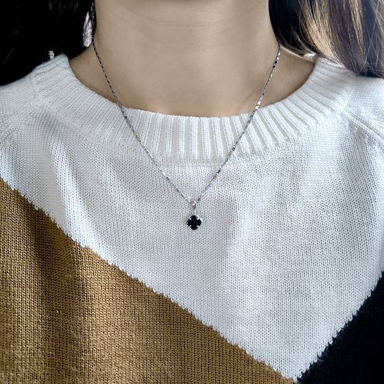 Срібна підвіска з оніксом