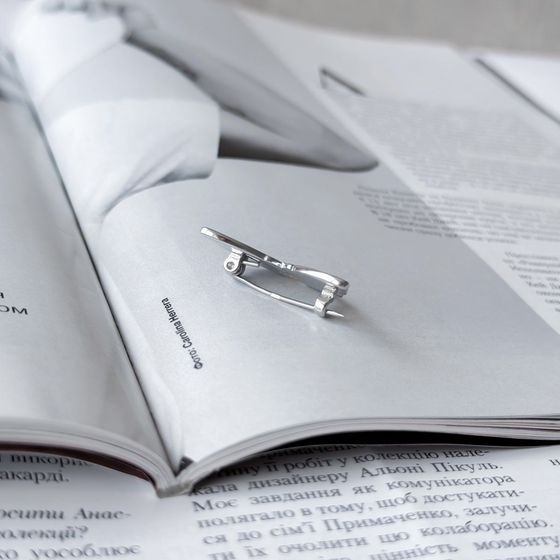 Срібна брошка з емаллю