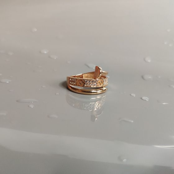 Gold ring with 0.28ct phianites