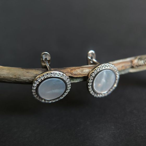 Срібні сережки з перламутром, фіанітами
