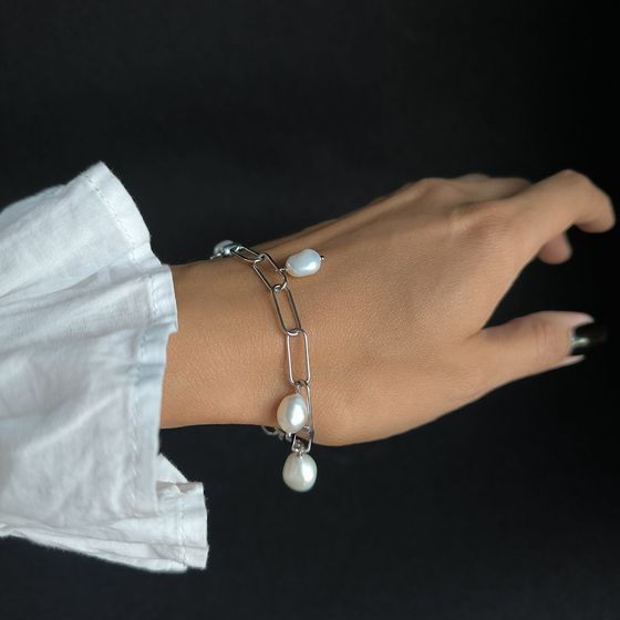 Silver bracelet with baroque pearls