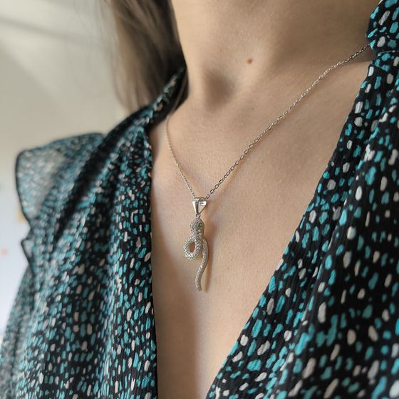 Silver necklace with phianites