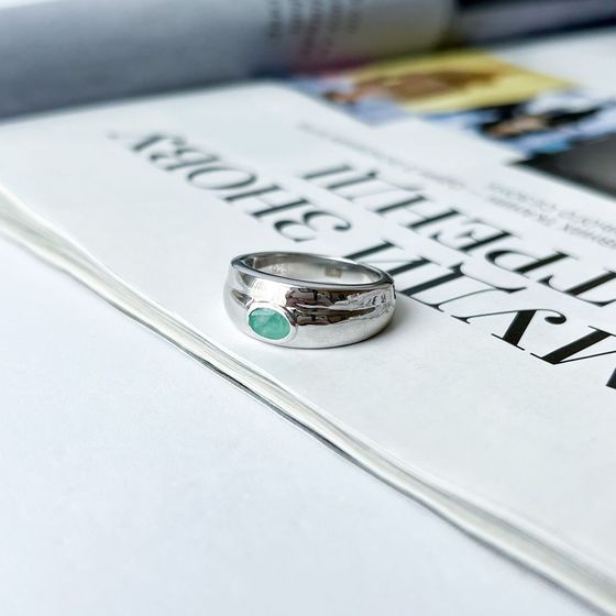 Silver ring with emerald 0.4ct