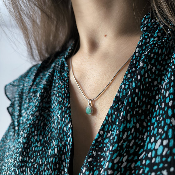 Срібна підвіска із смарагдом 0,666 карата