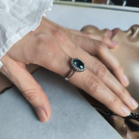 Серебряное кольцо с топазом Лондон Блю