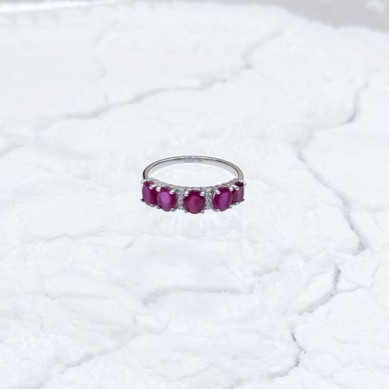 Срібна каблучка з рубіном та фіанітами