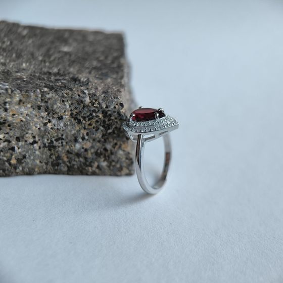 Серебряное кольцо с гранатом 2.18ct