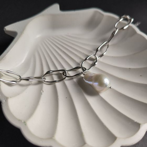 Silver bracelet with baroque pearls