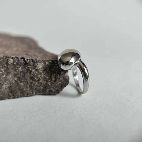 Срібна каблучка без каменів