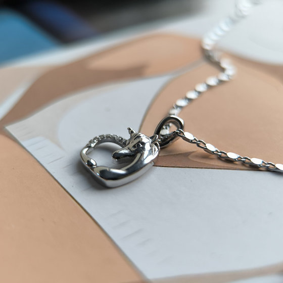 Silver pendant with cubic zirconia