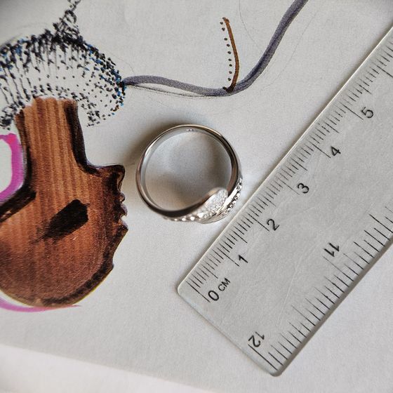 Срібна каблучка з фіанітами