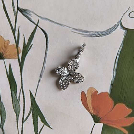 Срібна підвіска з фіанітами