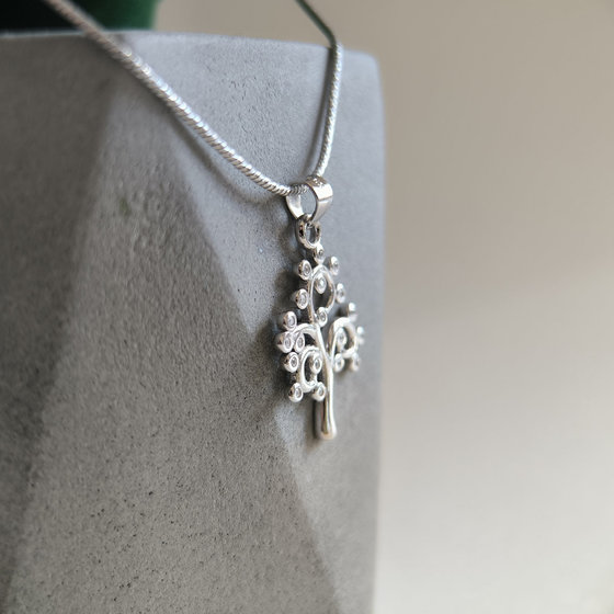 Silver pendant with cubic zirconia