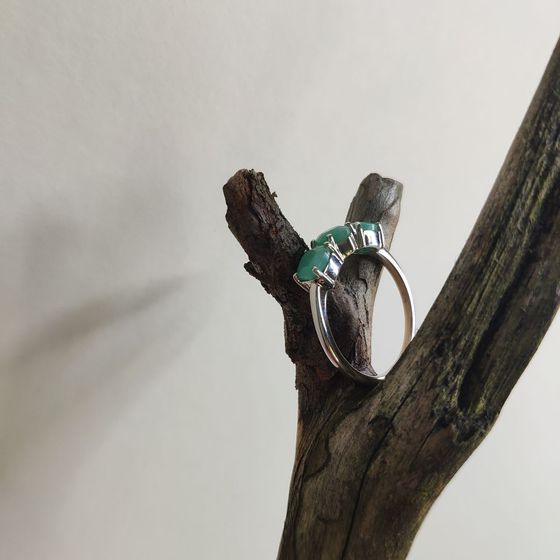 Silver ring with emerald 1.306ct