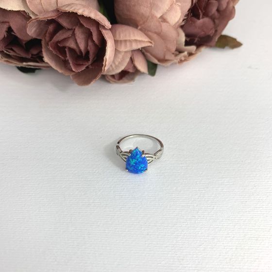 Silver ring with a 1.373-carat opal
