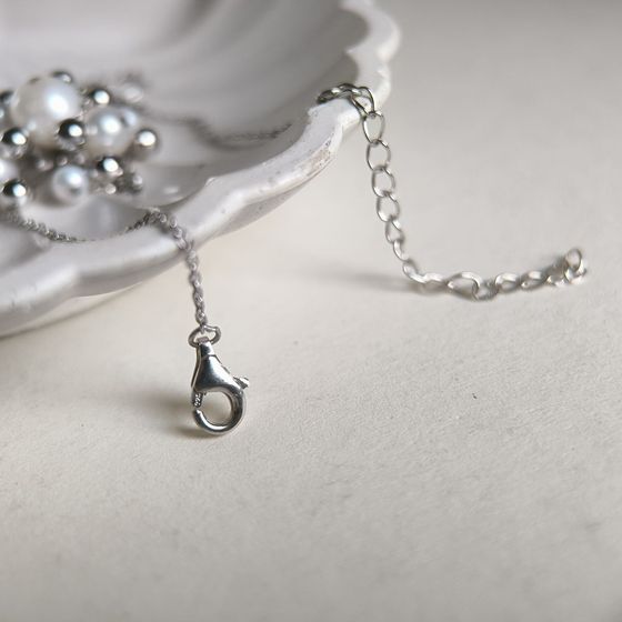 Silver necklace with pearls