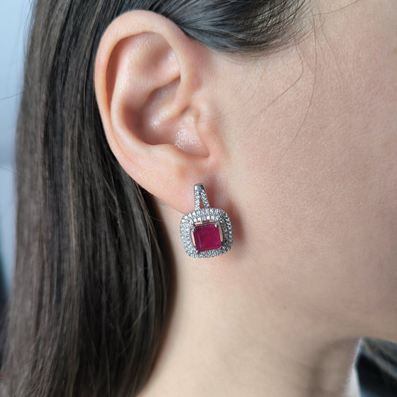 Срібні сережки з рубіном 6.342ct, фіанітами