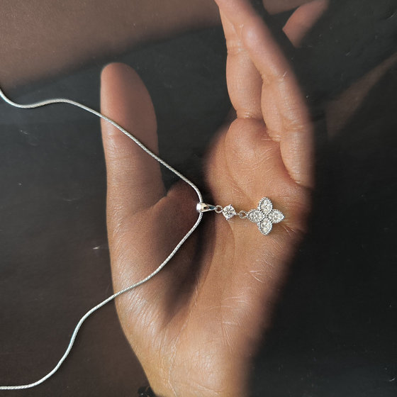 Silver pendant with cubic zirconia