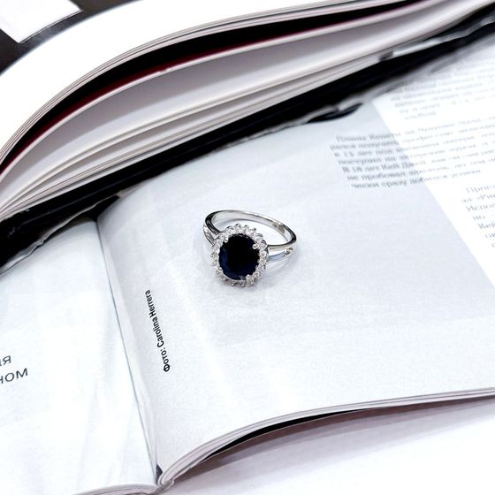 Срібна каблучка з сапфіром та фіанітами