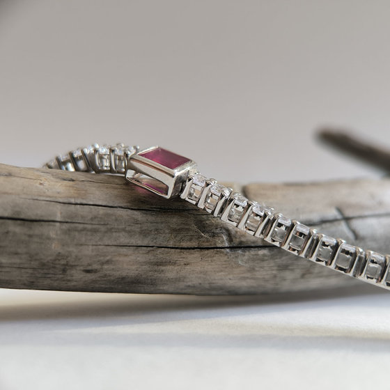Silver bracelet with a 9.832ct ruby