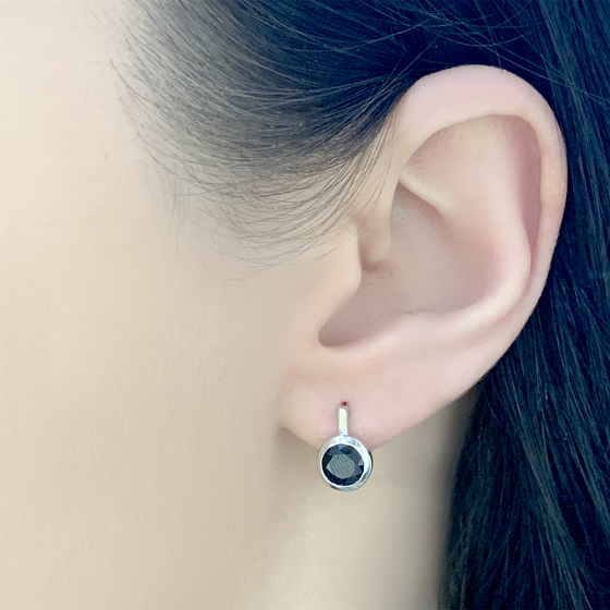 Silver earrings with a 2.083-carat sapphire