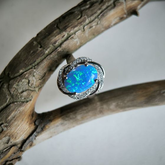 Sterling silver ring with opal 2.813ct