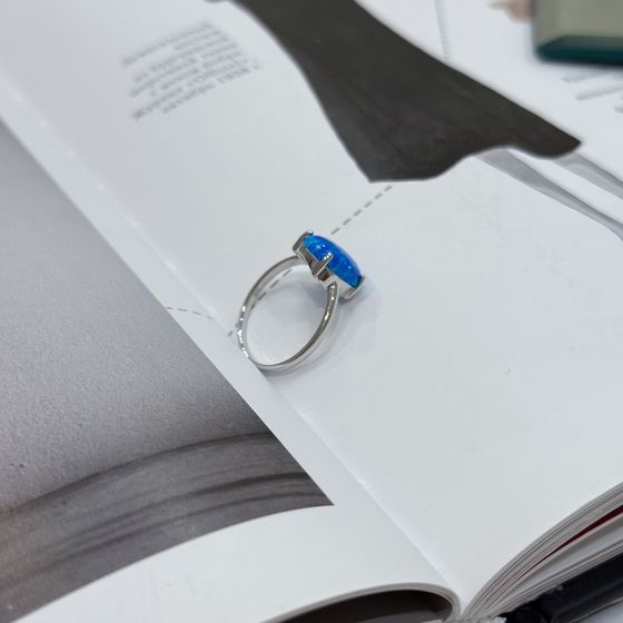 Silver ring with a 2.09-carat opal