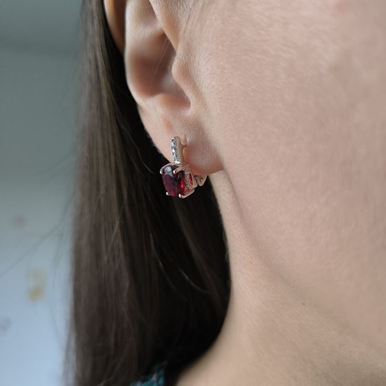 Silver earrings with garnet nano