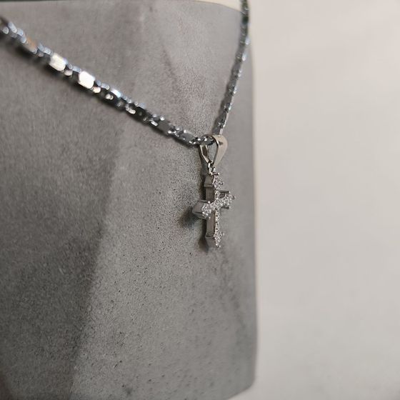 Silver cross with phianites