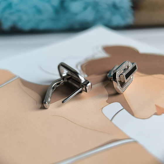 Silver earrings with cubic zirconia and onyx