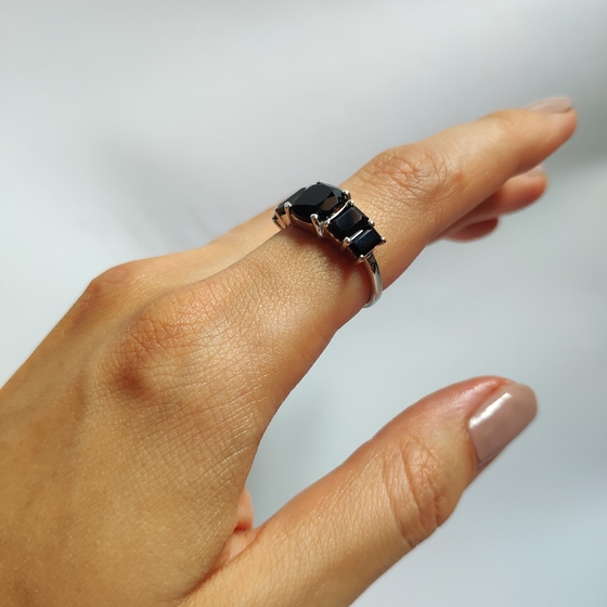 Серебряное кольцо с ониксом 5.017ct