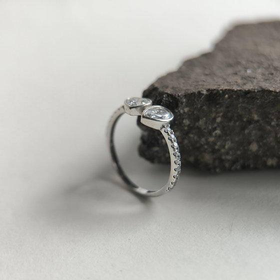 Серебряное кольцо с фианитами