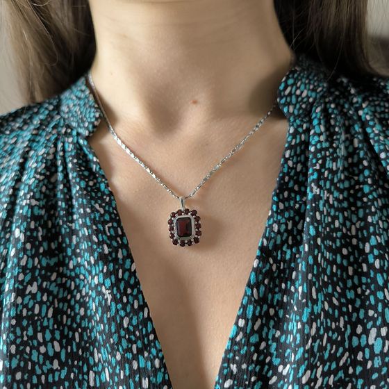 Серебряная подвеска с гранатом 4.575ct