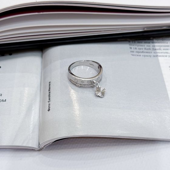 Срібна каблучка з фіанітами