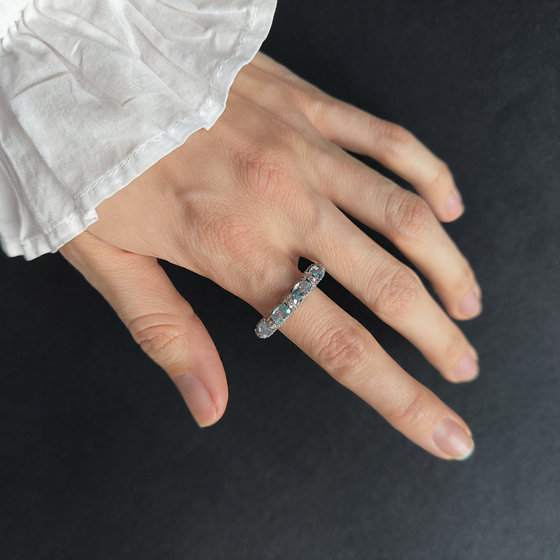 Срібне кільце з топазом 6.787ct, фіанітами