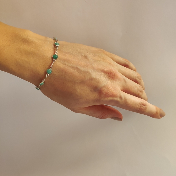 Silver bracelet with emerald