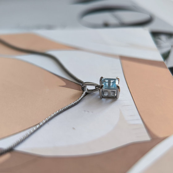 Серебряная подвеска с топазом 0.83ct