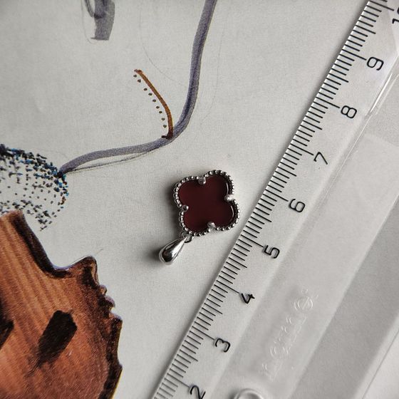 Silver pendant with agate