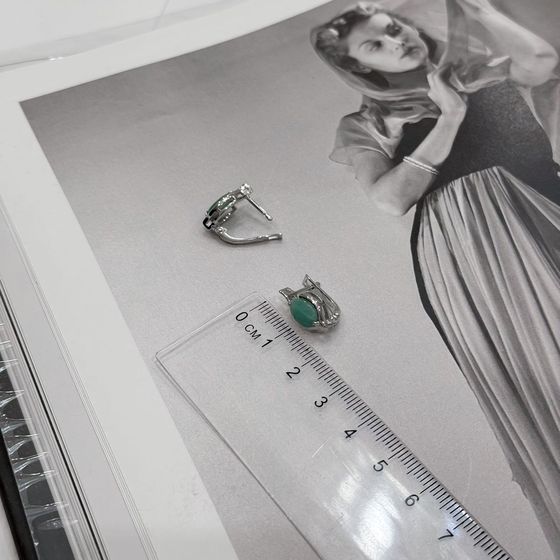 Silver earrings with emerald