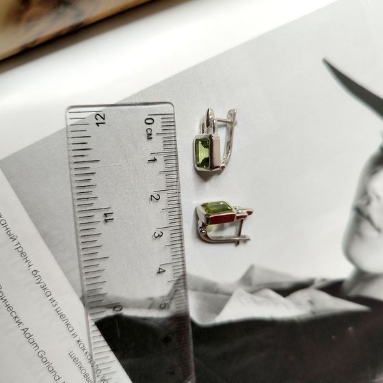 Серебряные серьги с хризолітом 3.267ct