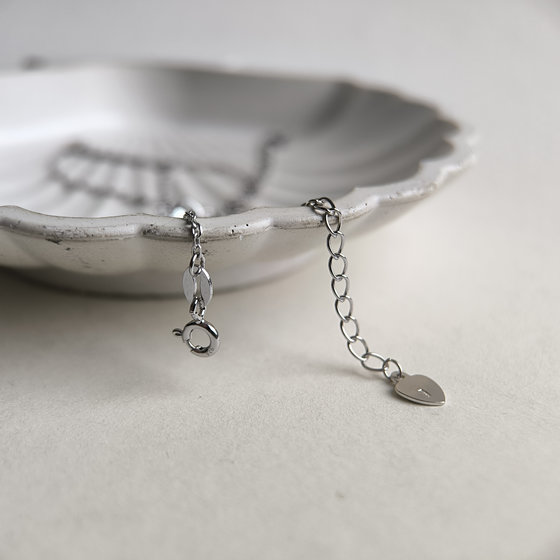 Silver necklace with phianites