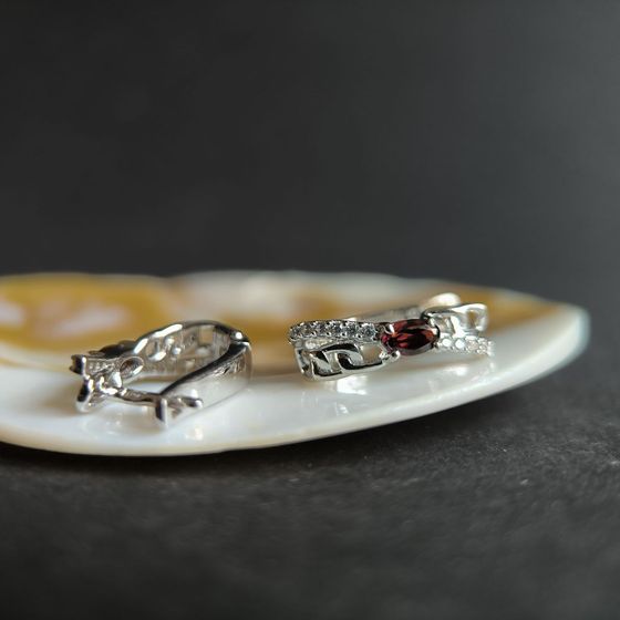 Срібні сережки з гранатом 0.913ct, фіанітами