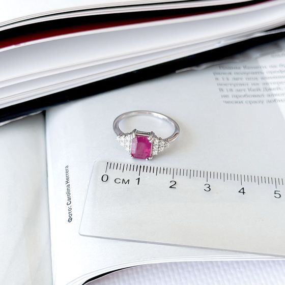 Sterling silver ring with 2.511ct ruby, phianites