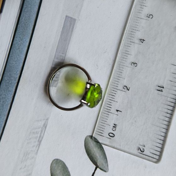 Серебряное кольцо с хризолітом 3.89ct